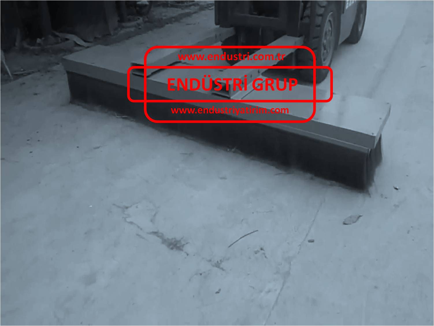 forklift-traktor-telehandler-transpalet-catali-supurge-atasmani-endustriyel-hidrolik-motorlu-doner-fabrika-yol-ahir-bahce-talas-hurda-cakil-tas-kaya-kum-cop-toz-supurme-fircasi